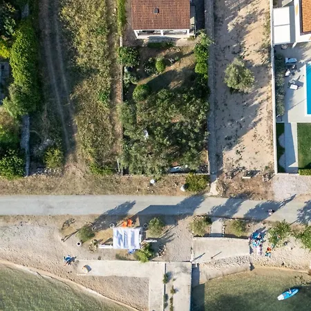 Beachfront Lostura Apartman *