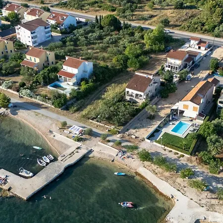 Beachfront Lostura * Turanj