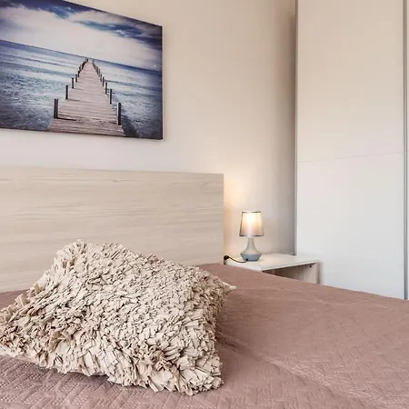Beachfront Lostura *