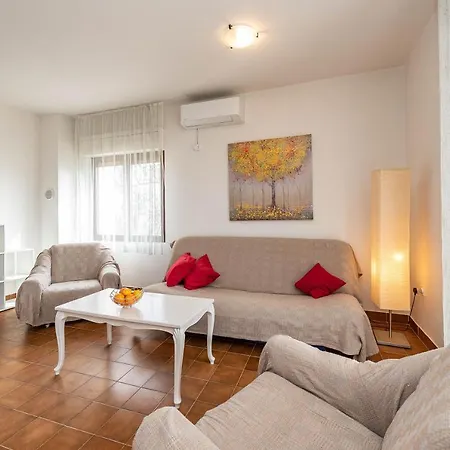 Beachfront Lostura Apartman *
