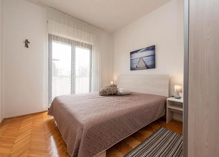 Beachfront Lostura Apartamento Turanj