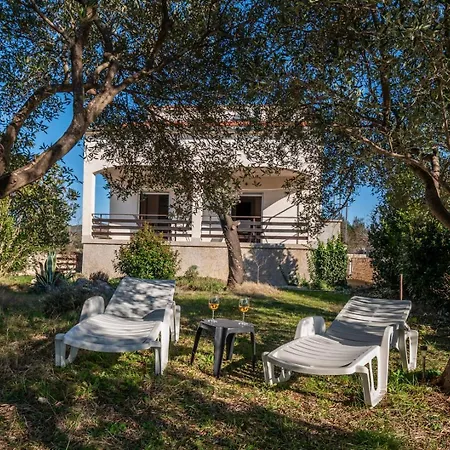 Beachfront Lostura Apartment *