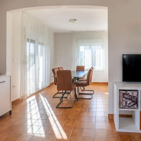 Beachfront Lostura Turanj