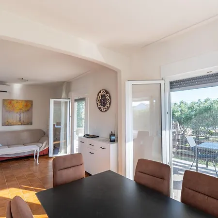 Apartment Beachfront Lostura *