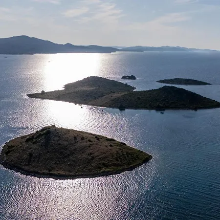 Beachfront Lostura Apartment