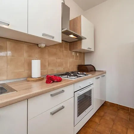 Apartment Beachfront Lostura Turanj