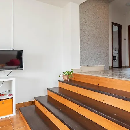 Apartment Beachfront Lostura Turanj