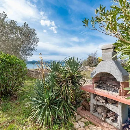 Beachfront Lostura Apartment