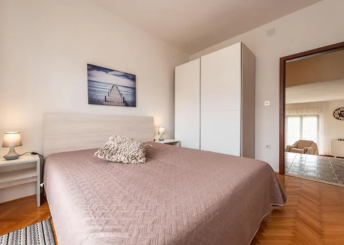 Beachfront Lostura 아파트 *