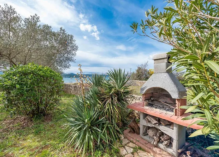 Beachfront Lostura 아파트