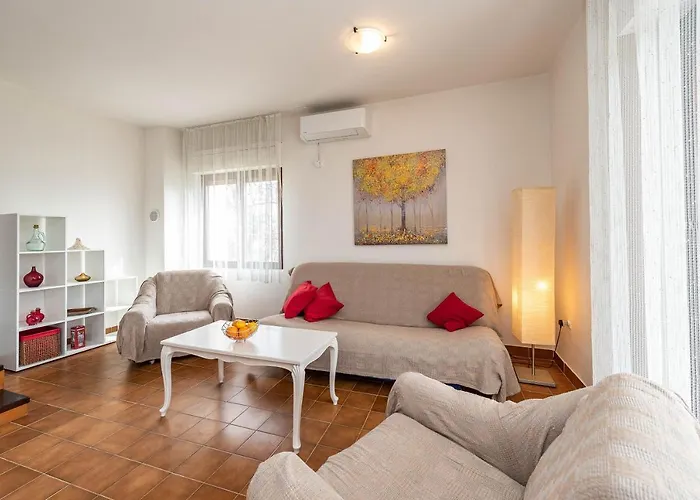 Beachfront Lostura 아파트 *